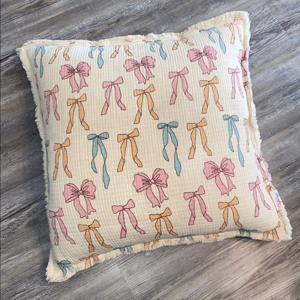 EUC STYLE HAPPY Bow Print Throw Pillow 20”x20” Squishy and Comfortable TJ MAXX